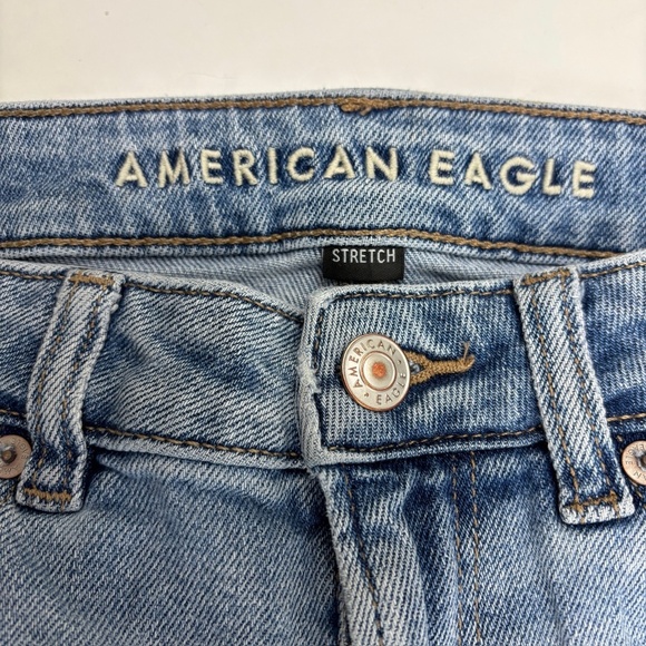American Eagle Distressed Mom Jean Women's size 4P Medium Wash Blue Denim Jeans - Picture 2 of 4